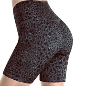SPANXsupersmooth Essential Mid-Thigh short